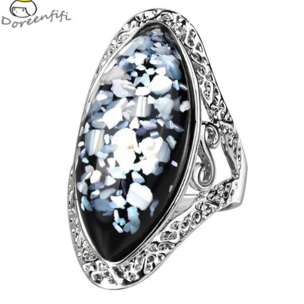 NWT Beautiful Boho Exaggerated Silver Size 8 Ring With Huge Mother Of Pearl!